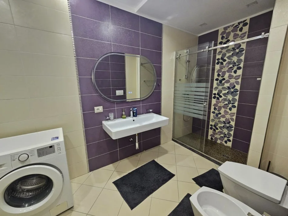 Tirane, jepet me qera apartament 2+1+Ballkon Kati 6, 1 m² 1.200 € (Faik Konica)