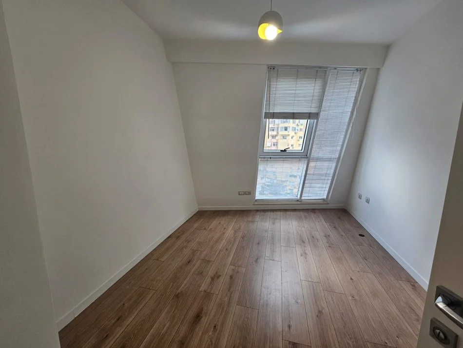 Tirane, jepet me qera apartament 2+1+Ballkon Kati 6, 1 m² 1.200 € (Faik Konica)