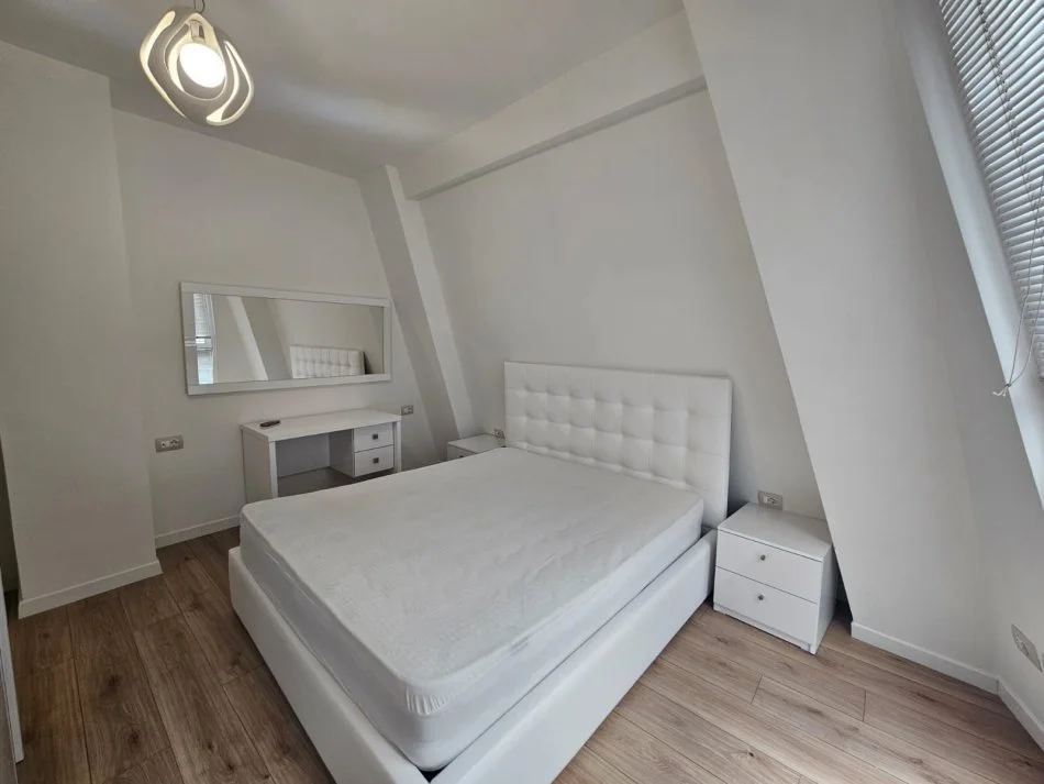 Tirane, jepet me qera apartament 2+1+Ballkon Kati 6, 1 m² 1.200 € (Faik Konica)