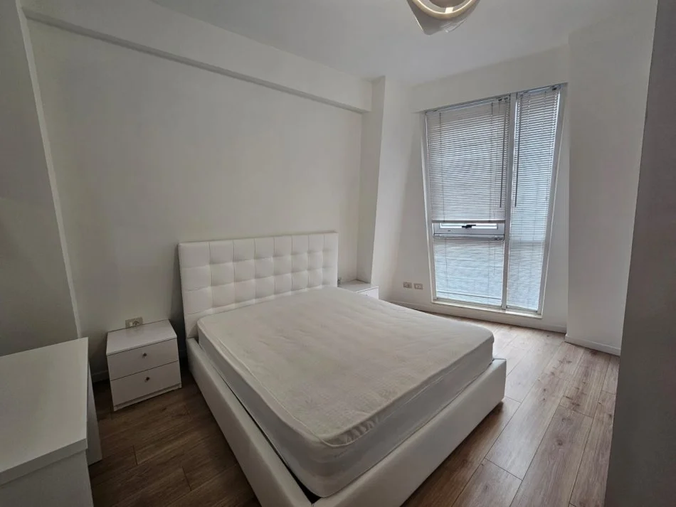 Tirane, jepet me qera apartament 2+1+Ballkon Kati 6, 1 m² 1.200 € (Faik Konica)