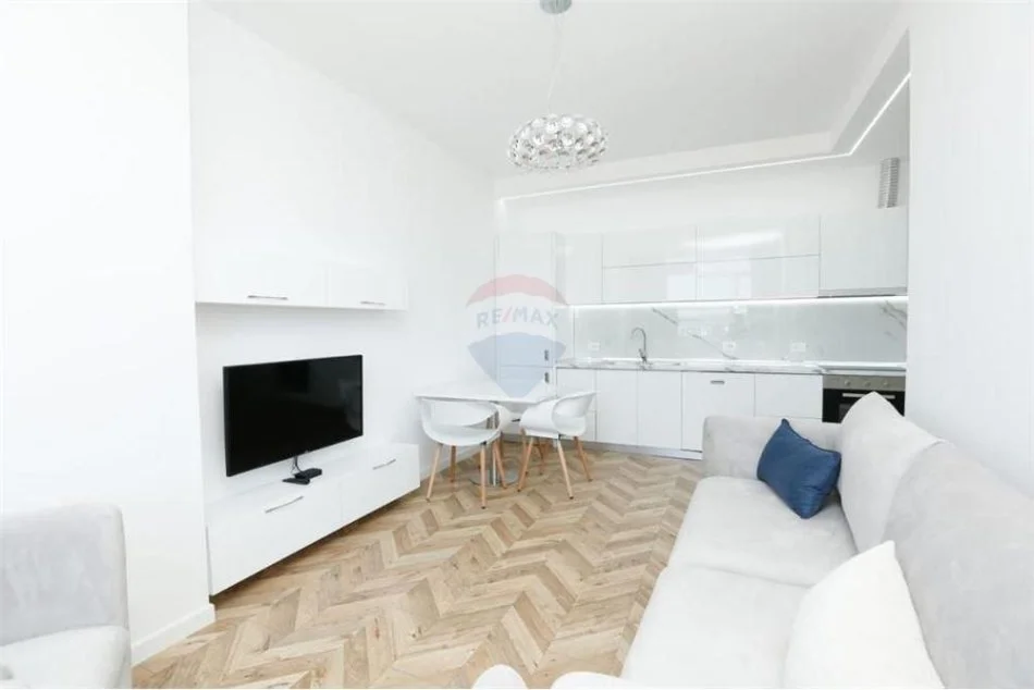 Tirane, jepet me qera 2+1+Ballkon Kati 10, 90 m² 750 € (petronini)