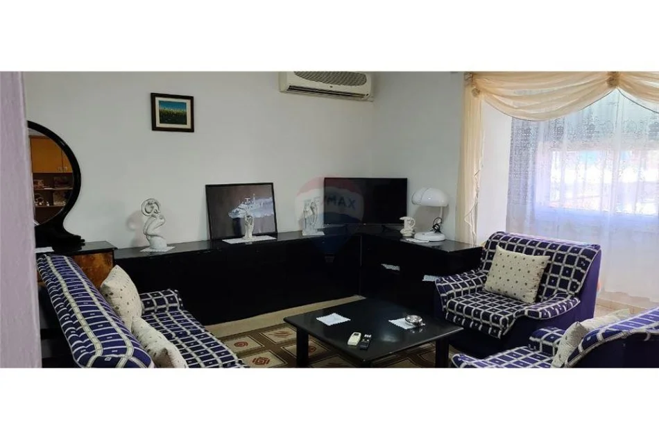 Tirane, jepet me qera apartament 1+1 Kati 3, 55 m² 400 € (Liceu Artistik)