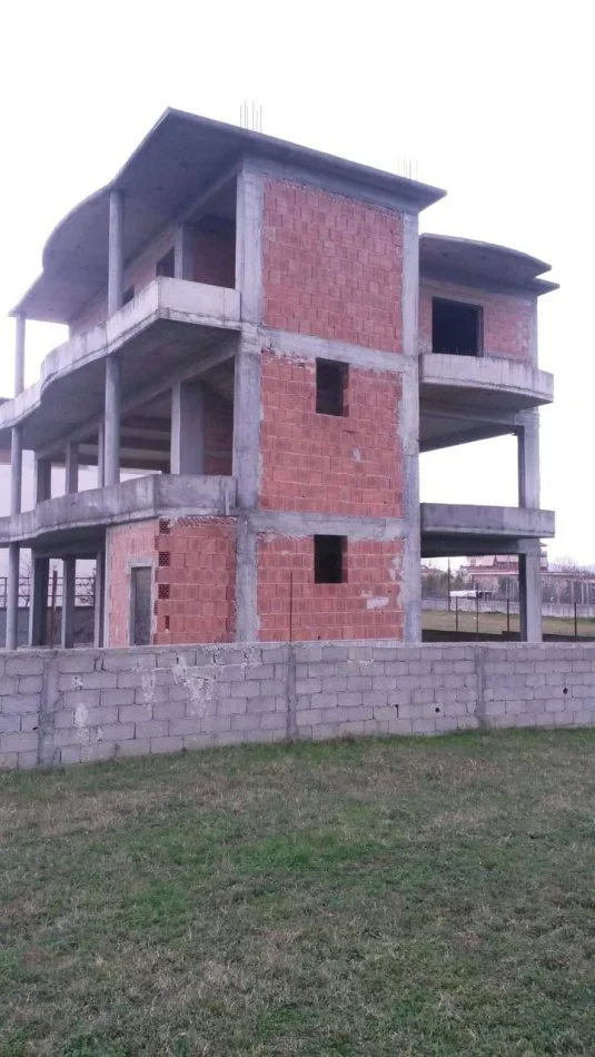 Tirane, shitet Vile 3 Katshe Kati 3, 505 m² 170.000 € (Adresa Valias Kamez)