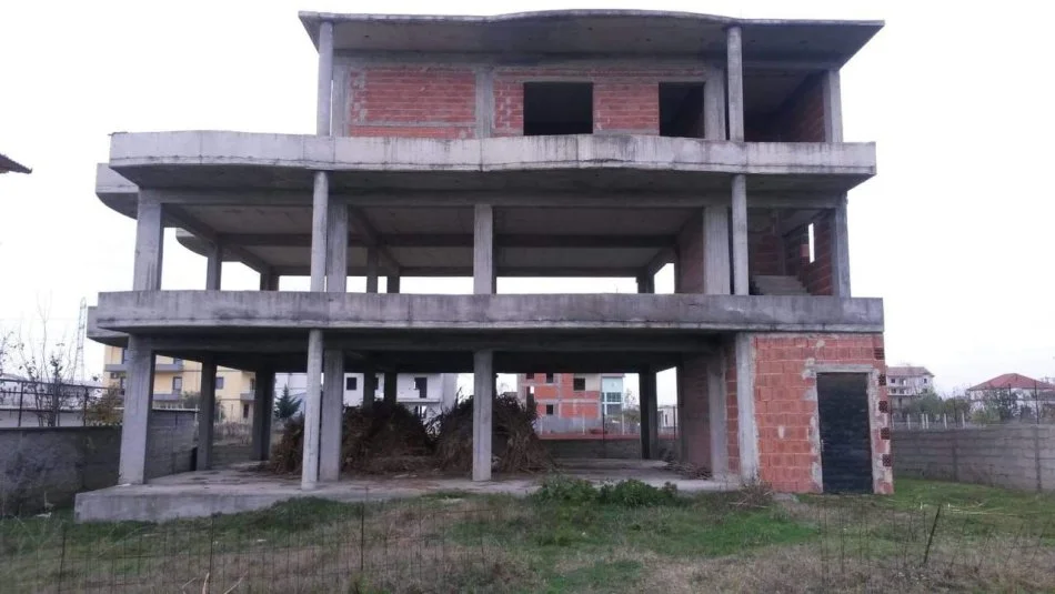 Tirane, shitet Vile 3 Katshe Kati 3, 505 m² 170.000 € (Adresa Valias Kamez)