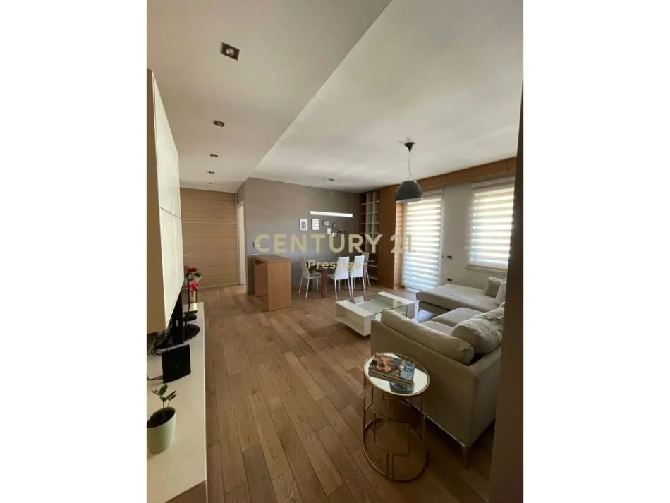 Tirane, jepet me qera 4+1 Kati 7, 190 m² 3.000 € (RRUGA E ELBASANIT,)