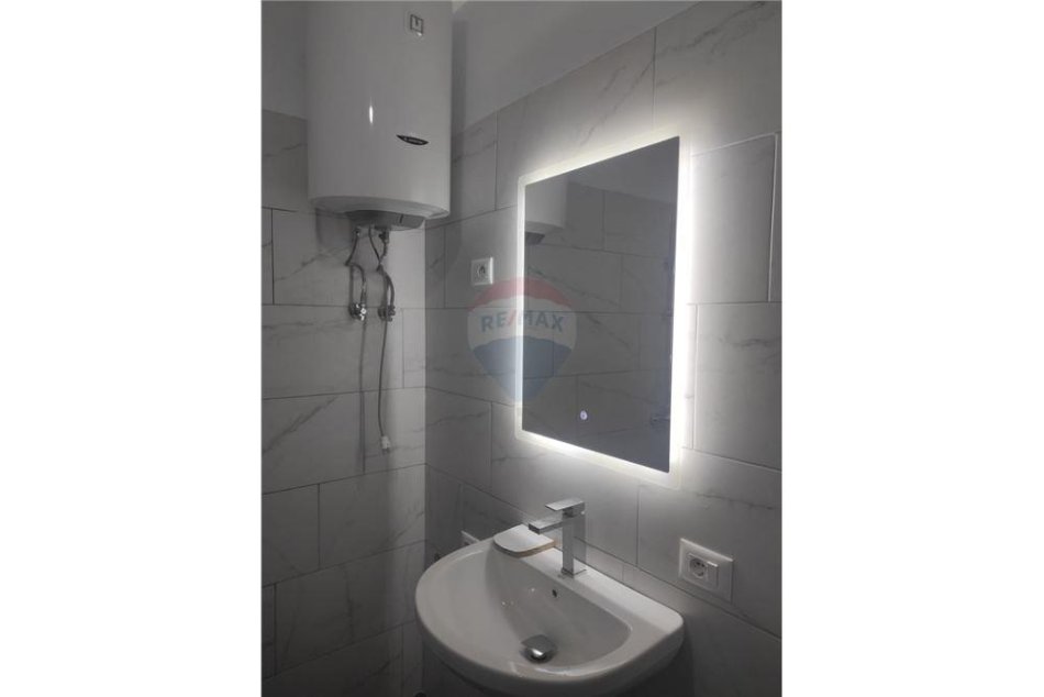 Tirane, jepet me qera apartament 2+1+Ballkon Kati 2, 97 m² 300 € (Paskuqan)