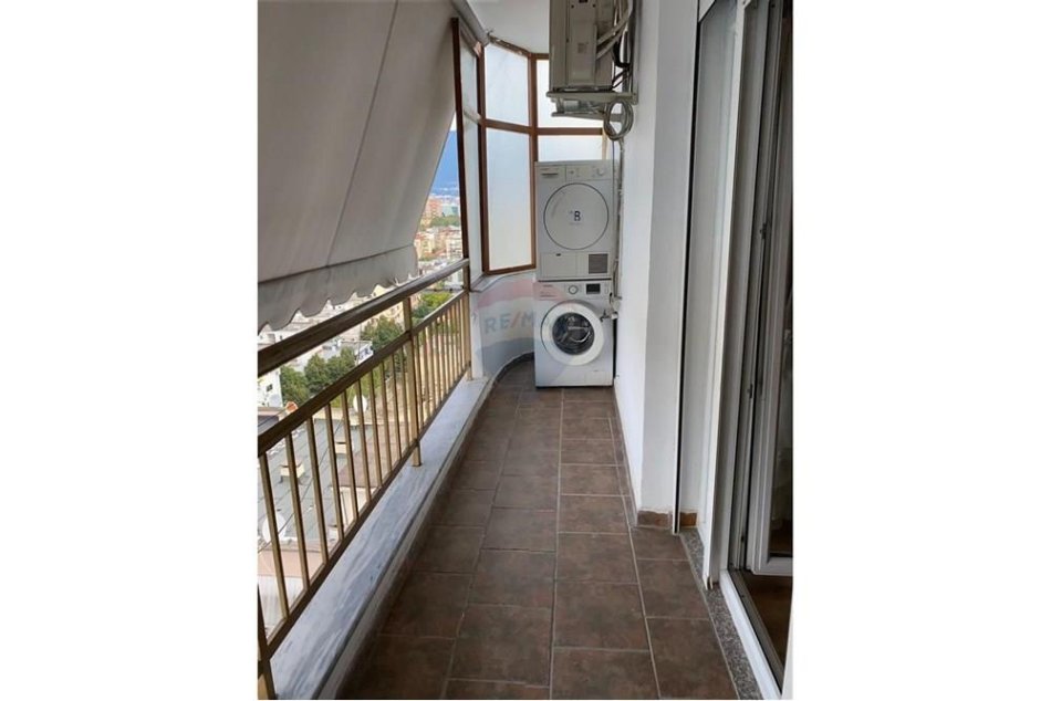 Tirane, jepet me qera apartament 2+1+Ballkon Kati 13, 135 m² 800 € (Myslym Shyri)