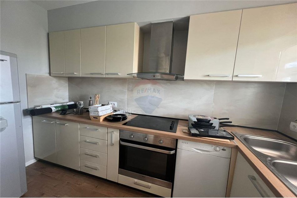 Tirane, jepet me qera apartament 2+1+Ballkon Kati 6, 135 m² 900 € (donbosko)