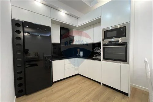 Tirane, jepet me qera apartament 1+1+Ballkon Kati 2, 55 m² 550 € (Kopshti Botanik)