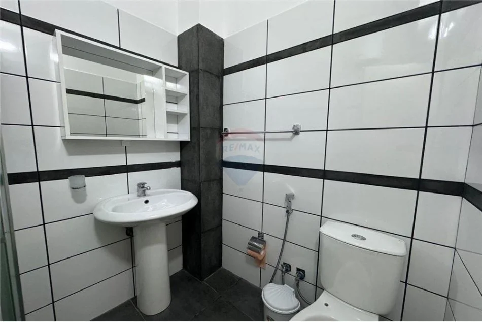 Tirane, jepet me qera apartament 1+1+Ballkon Kati 0, 48 m² 350 € (Kodra e Diellit)