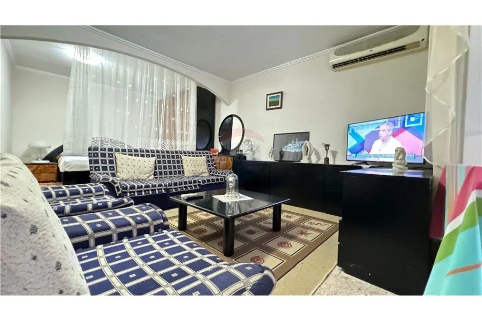 Tirane, jepet me qera apartament 1+1 Kati 3, 55 m² 400 € (Liceu Artistik)