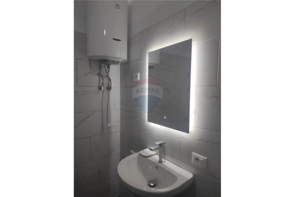 Tirane, jepet me qera apartament 2+1+Ballkon Kati 2, 97 m² 300 € (Paskuqan)