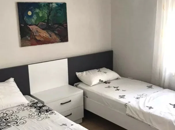 Tirane, jepet me qera apartament 3+1+Ballkon Kati 6, 135 m² 1.100 € (Mine Peza)