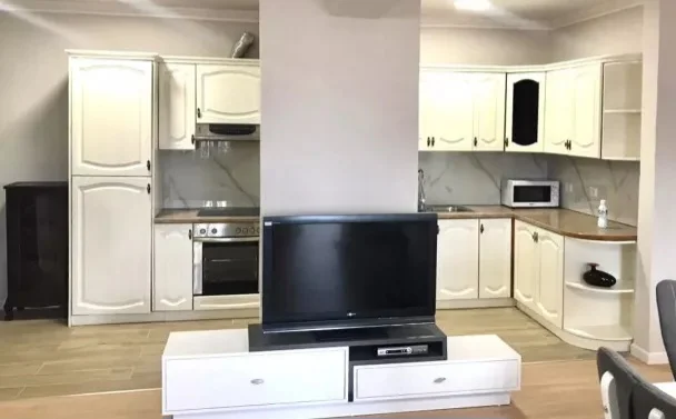 Tirane, jepet me qera apartament 3+1+Ballkon Kati 6, 135 m² 1.100 € (Mine Peza)