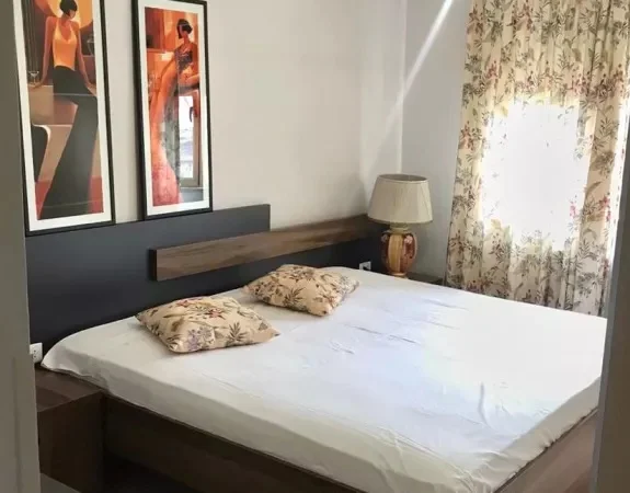 Tirane, jepet me qera apartament 3+1+Ballkon Kati 6, 135 m² 1.100 € (Mine Peza)