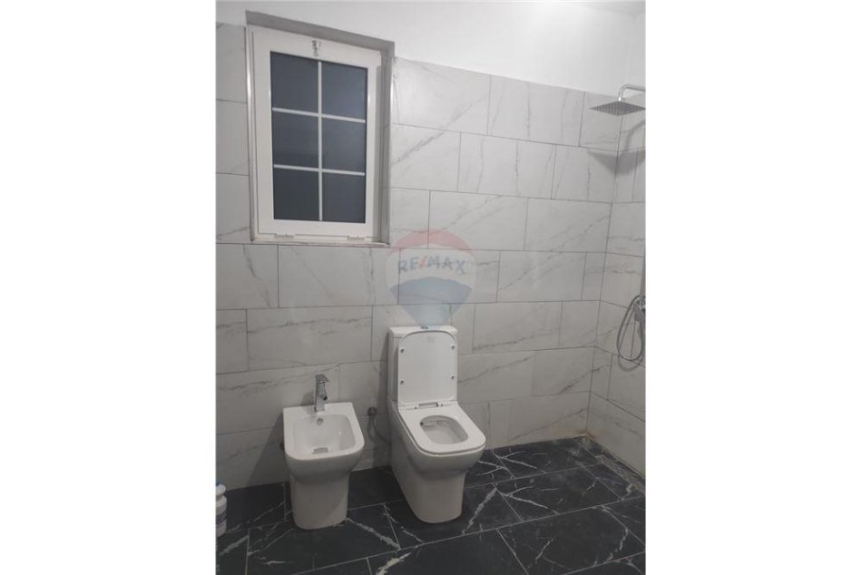 Tirane, jepet me qera apartament 2+1+Ballkon Kati 2, 97 m² 300 € (Paskuqan)