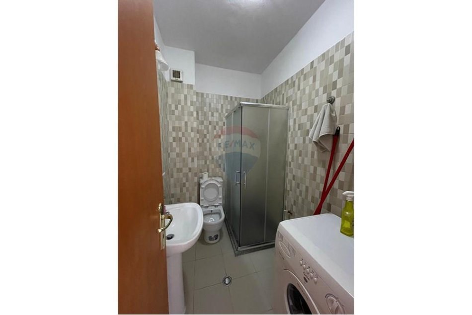 Tirane, jepet me qera apartament 1+1+Ballkon , 400 € (selvia rruga e dibres)