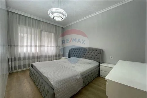 Tirane, jepet me qera apartament 1+1+Ballkon Kati 2, 55 m² 550 € (Kopshti Botanik)