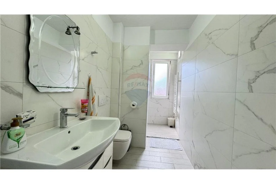 Tirane, jepet me qera apartament 1+1 Kati 3, 55 m² 400 € (Liceu Artistik)