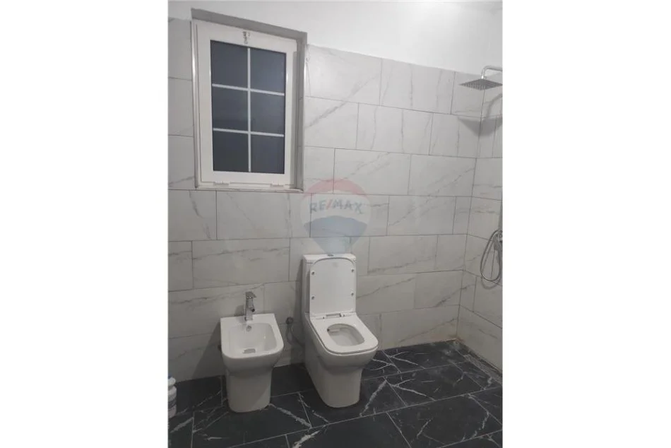 Tirane, jepet me qera apartament 2+1+Ballkon Kati 2, 97 m² 300 € (Paskuqan)