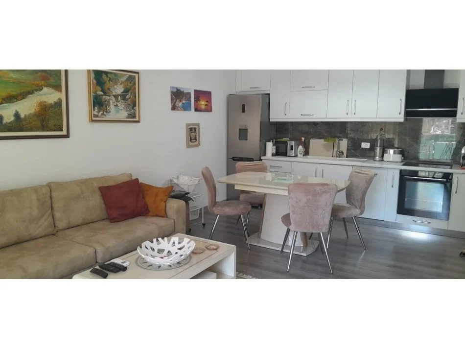 Vlore, jepet me qera apartament 1+1+Ballkon Kati 4, 76 m² 450 €