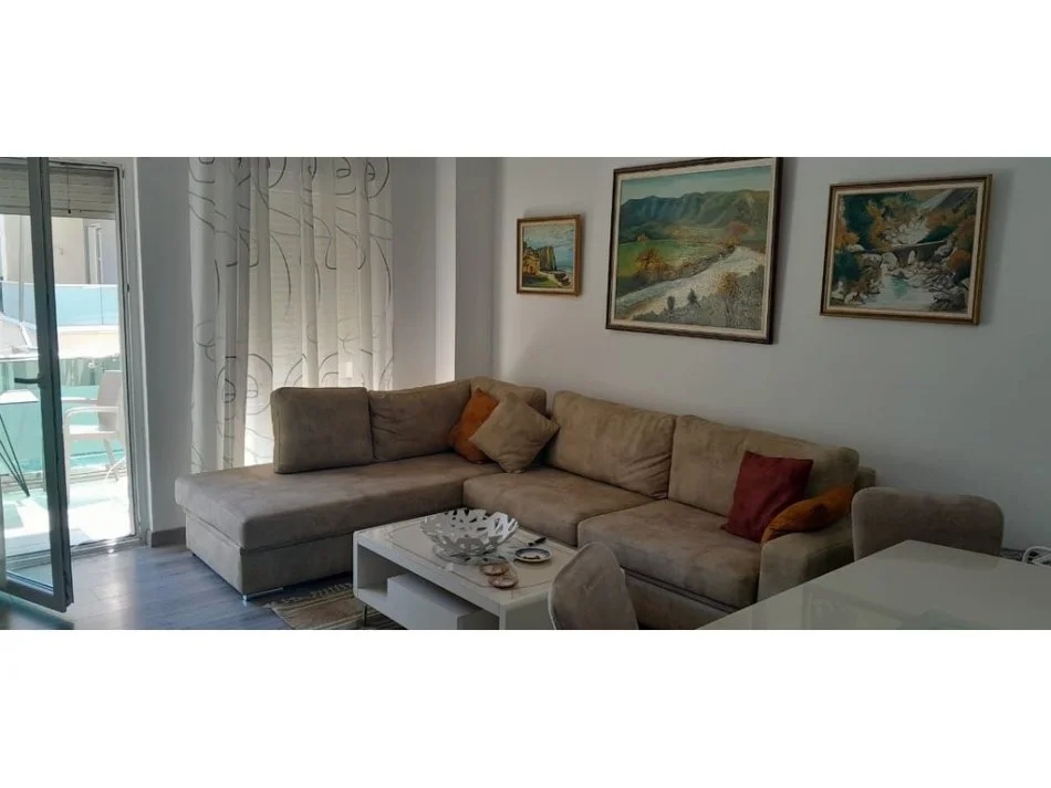 Vlore, jepet me qera apartament 1+1+Ballkon Kati 4, 76 m² 450 €
