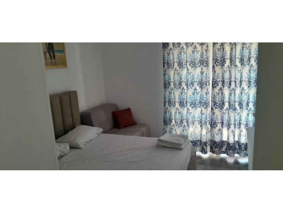 Vlore, jepet me qera apartament 1+1+Ballkon Kati 4, 76 m² 450 €