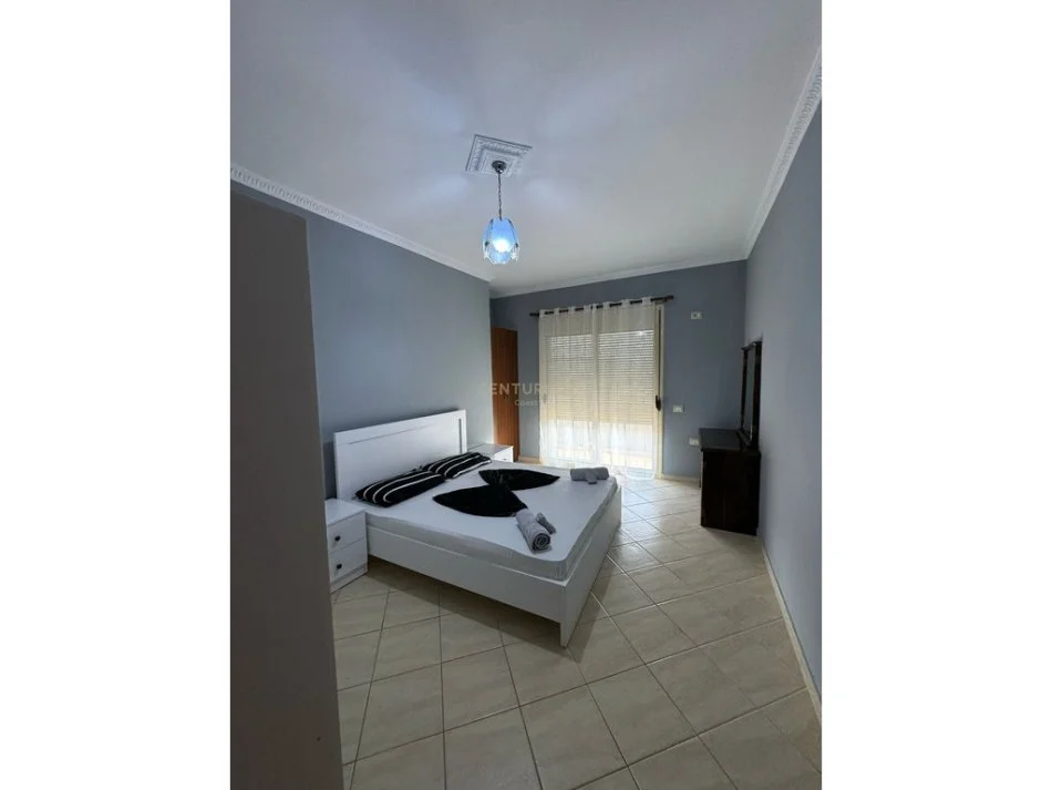Vlore, jepet me qera apartament 2+1 , 110 m² 350 € 
