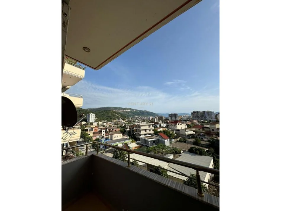 Vlore, jepet me qera apartament 2+1 , 110 m² 350 € 