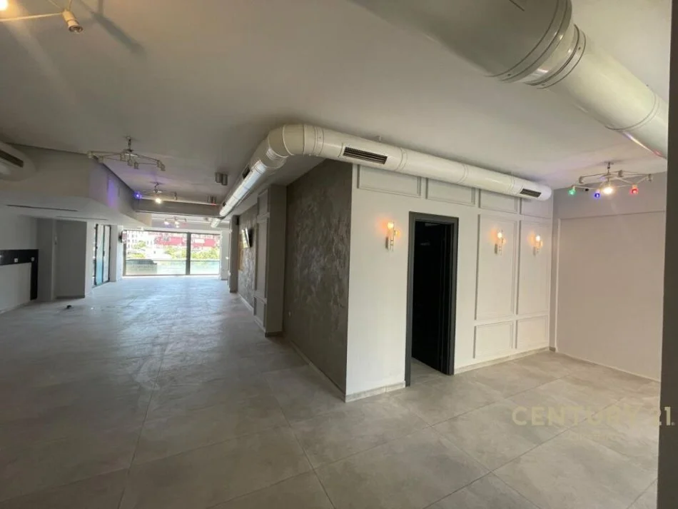 Tirane, jepet me qera ambjent biznesi Kati 1, 202 m² 1.500 € (Astir)