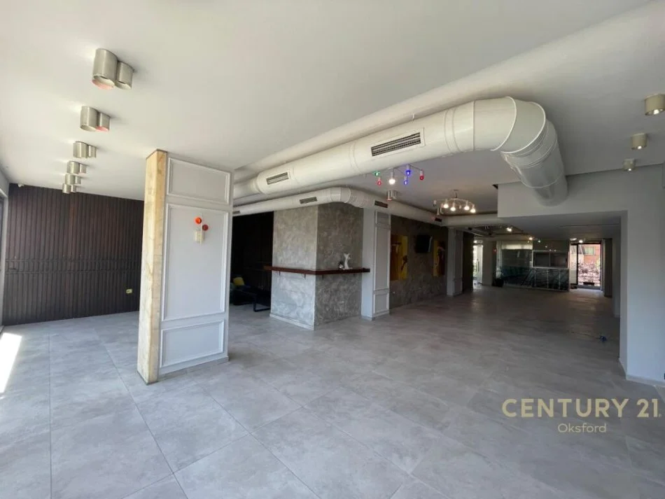 Tirane, jepet me qera ambjent biznesi Kati 1, 202 m² 1.500 € (Astir)