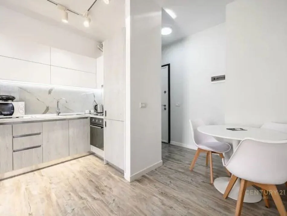 Tirane, jepet me qera apartament 2+1 Kati 2, 80 m² 850 € 