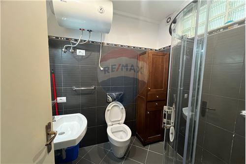 Tirane, jepet me qera apartament 2+1+Ballkon Kati 6, 135 m² 900 € (donbosko)