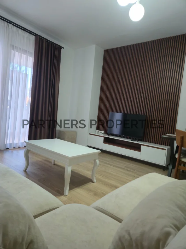 Tirane, jepet me qera apartament 1+1 Kati 2, 70 m² 500 € (astir oslo bar)