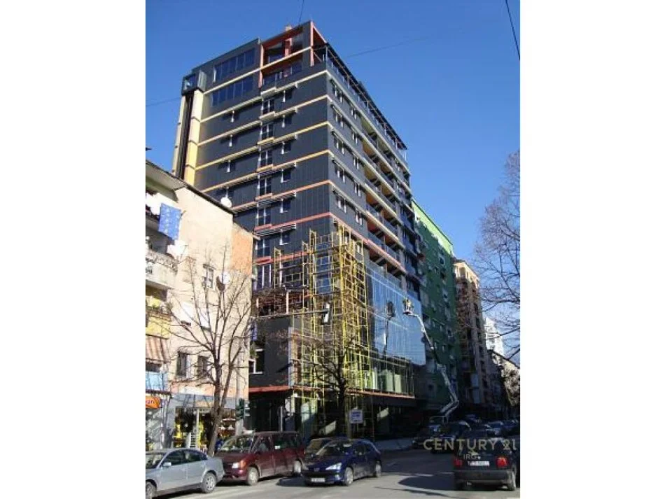 Tirane, shitet zyre Kati 1, 30 m² 165.000 € (Vesa Center Libri Universitar Tirana, Albania)