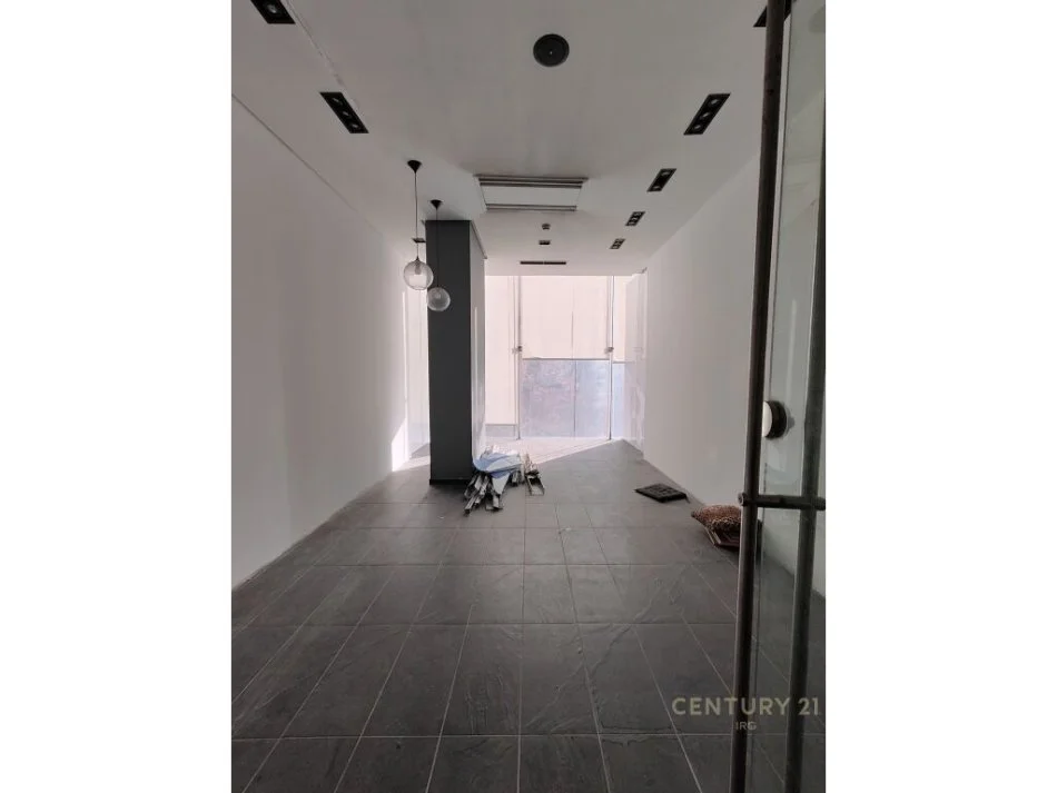 Tirane, shitet zyre Kati 1, 30 m² 165.000 € (Vesa Center Libri Universitar Tirana, Albania)