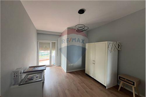 Tirane, jepet me qera apartament 2+1+Ballkon Kati 6, 135 m² 900 € (donbosko)
