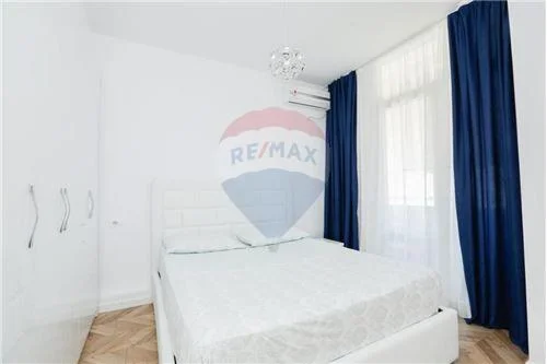 Tirane, jepet me qera 2+1+Ballkon Kati 10, 90 m² 750 € (petronini)