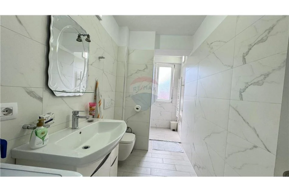 Tirane, jepet me qera apartament 1+1 Kati 3, 55 m² 400 € (Liceu Artistik)