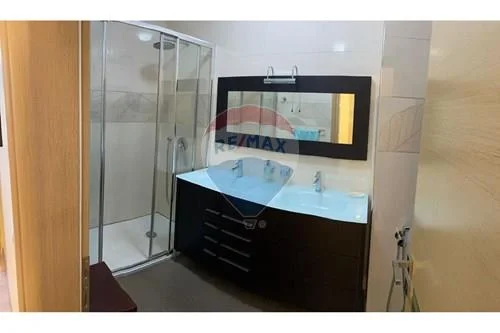 Tirane, jepet me qera apartament 2+1+Ballkon Kati 13, 135 m² 800 € (Myslym Shyri)