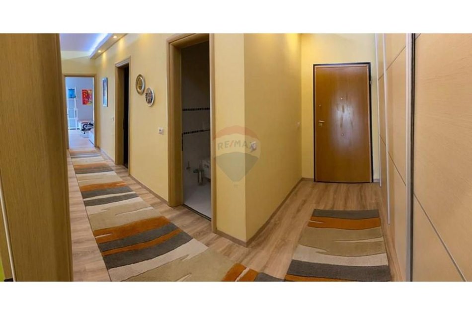 Tirane, jepet me qera apartament 2+1+Ballkon Kati 13, 135 m² 800 € (Myslym Shyri)
