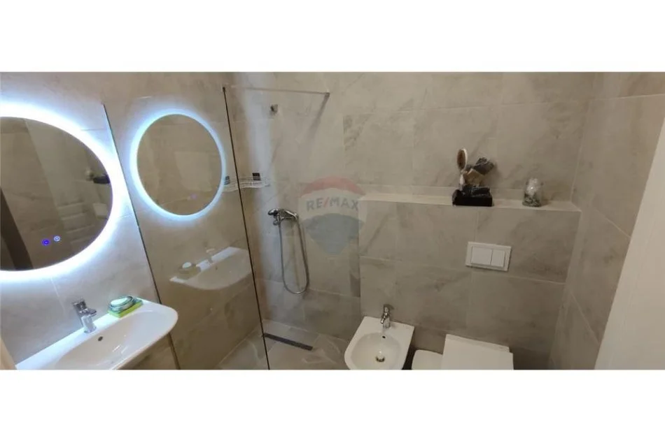 Tirane, jepet me qera apartament 2+1+Ballkon Kati 5, 100 m² 600 € (Rruga e Kongresit te Manastirit)