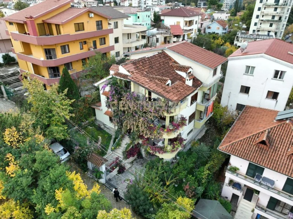 Tirane, shitet Vile 3 Katshe Kati 3, 582 m² 920.000 € (Tirana, Albania)