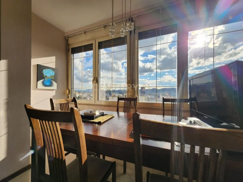 Tirane, jepet me qera apartament 2+1 Kati 12, 150 m² 1.100 € (Zogu I Zi)