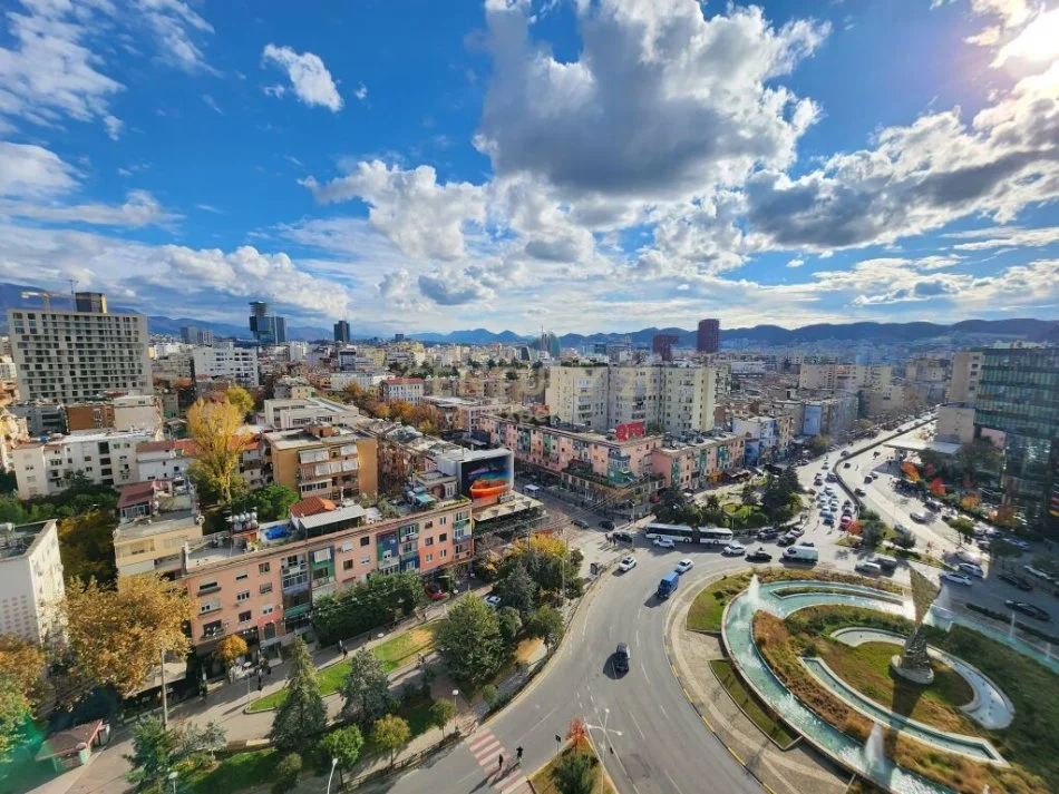 Tirane, jepet me qera apartament 2+1 Kati 12, 150 m² 1.100 € (Zogu I Zi)