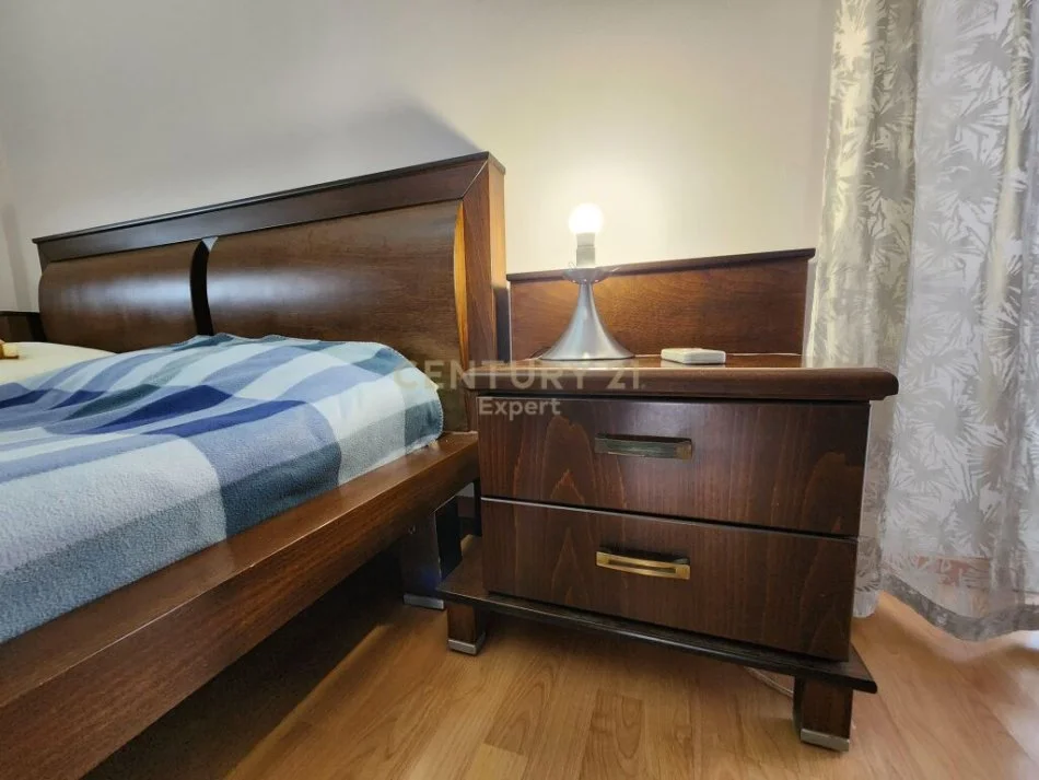 Tirane, jepet me qera apartament 2+1 Kati 12, 150 m² 1.100 € (Zogu I Zi)