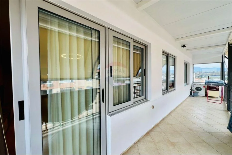 Tirane, jepet me qera apartament 2+1+Ballkon Kati 10, 90 m² 700 € (Rruga Medar Shtylla)