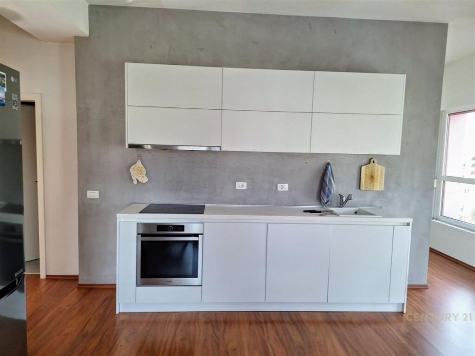 Tirane, jepet me qera apartament 2+1+Ballkon Kati 5, 95 m² 550 € (Kompleksi Mangalem)