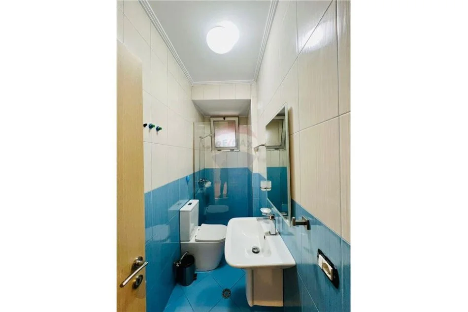 Tirane, jepet me qera apartament 2+1+Ballkon Kati 10, 90 m² 700 € (Rruga Medar Shtylla)
