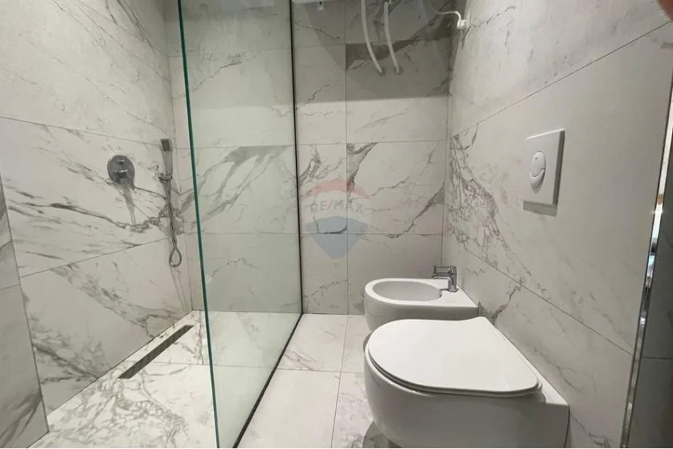 Tirane, jepet me qera apartament 3+1+Ballkon Kati 3, 135 m² 900 € (Kopshti zoologjik)